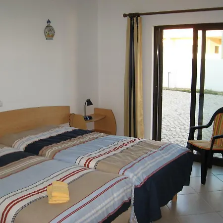 Esti Chamaco - * Lagos