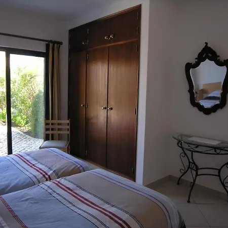 Esti Chamaco - Lagos