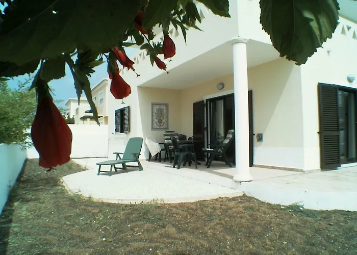 Esti Chamaco - アパート ラゴス