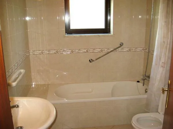 Esti Chamaco - アパート ラゴス